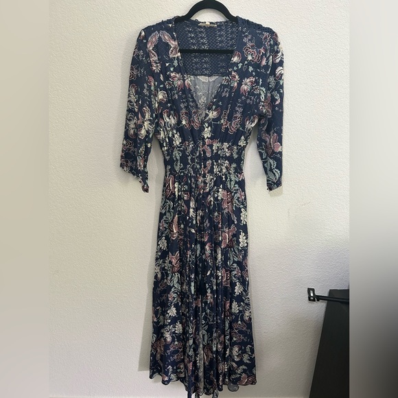 Dresses & Skirts - Blue Floral dress